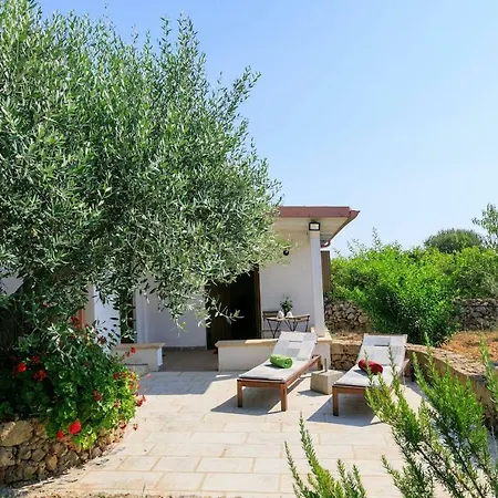 Borgo Rosso Vila