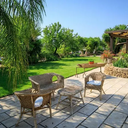 Borgo Rosso Vila *